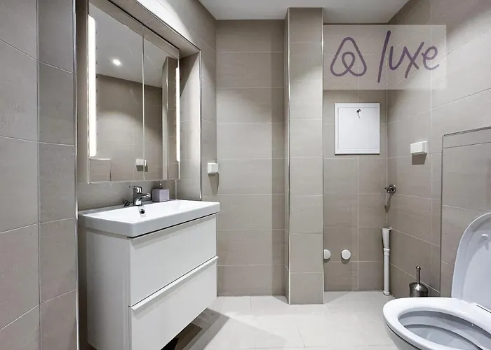 Royal Park Wifi Tv Quite Bus Tram