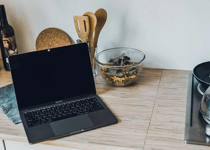 Apartment Royal Park Wifi Tv Quite Bus Tram *