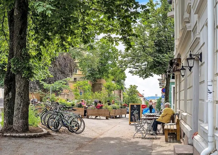 Royal Park Wifi Tv Quite Bus Tram Apartmán *